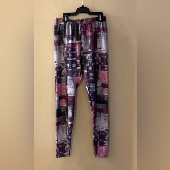 Modern plaid design leggings - size medium/ size 10/12 - Picture 2 of 5